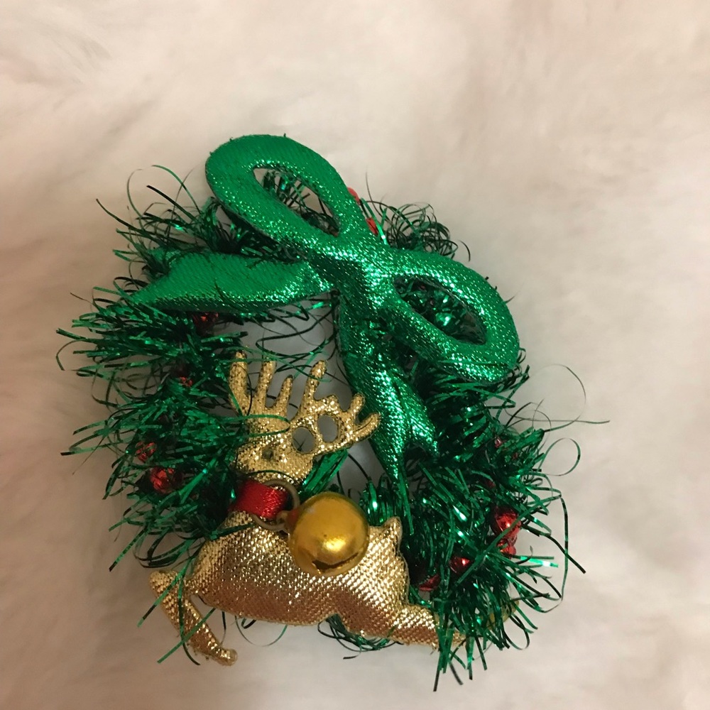 Xmas Reindeer Wreath Pin/Brooch
